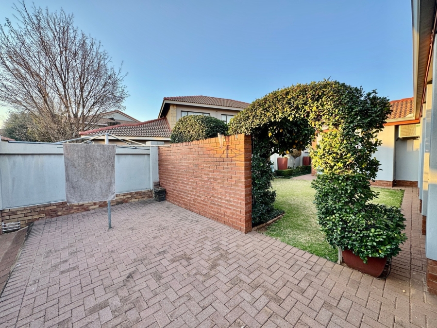 3 Bedroom Property for Sale in Van Der Hoff Park North West